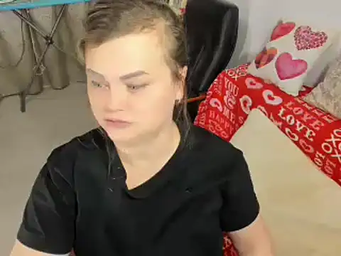 Snapshot of MildMature chatting on December 2, 9:06 pm MildMature online show from December 2, 9:06 pm