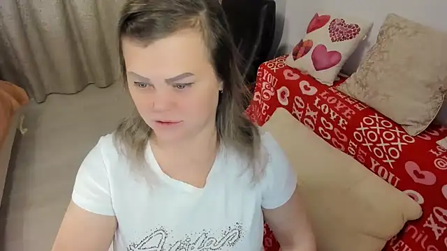 Snapshot of MildMature chatting on December 11, 10:38 pm MildMature online show from December 11, 10:38 pm