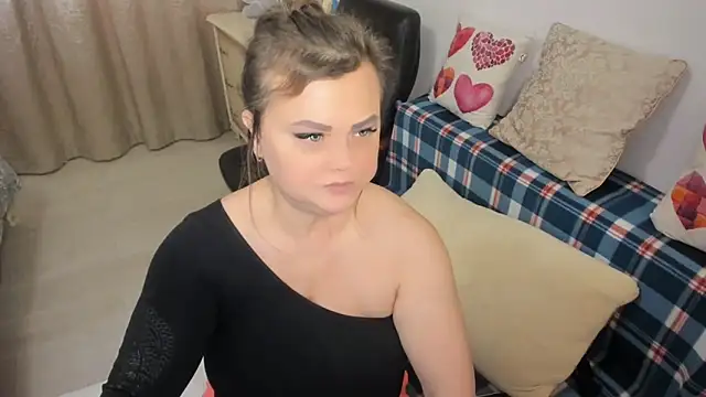 Snapshot of MildMature chatting on January 3, 11:23 pm MildMature online show from January 3, 11:23 pm