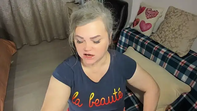 Snapshot of MildMature chatting on January 11, 12:12 am MildMature online show from January 11, 12:12 am