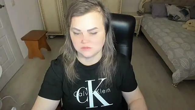 Snapshot of MildMature chatting on February 20, 11:54 pm MildMature online show from February 20, 11:54 pm