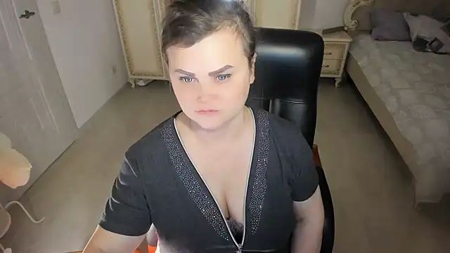 Snapshot of MildMature chatting on March 7, 4:02 am MildMature online show from March 7, 4:02 am