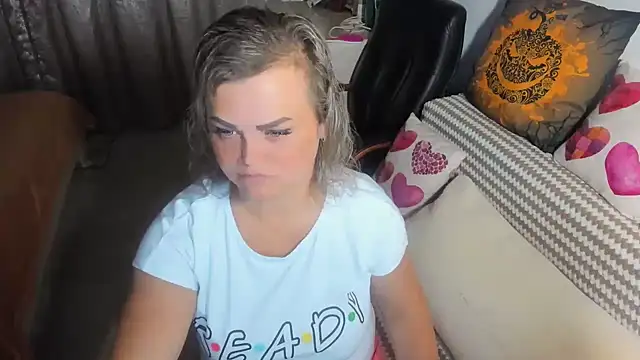 Snapshot of MildMature chatting on September 18, 9:17 pm MildMature online show from September 18, 9:17 pm