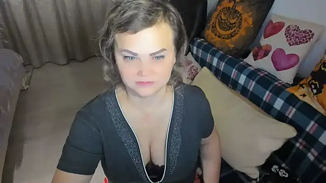 Snapshot of MildMature chatting on December 4, 7:44 pm MildMature online show from December 4, 7:44 pm