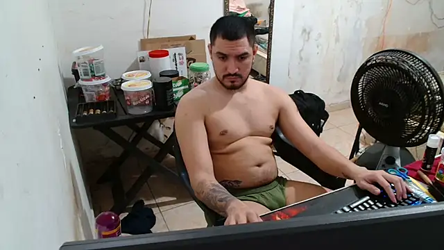 Snapshot of Leonino231 chatting on November 8, 7:34 pm Leonino231 online show from November 8, 7:34 pm