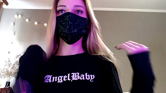 Snapshot of Iris_lave chatting on May 9, 1:49 pm Iris lave online show from May 9, 1:49 pm