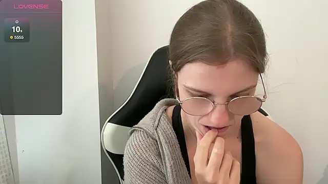 BustyKellyXXX online show from November 13, 10:03 am