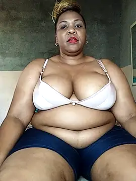 Snapshot of Moretl chatting on February 8, 10:07 am Moretl online show from February 8, 10:07 am