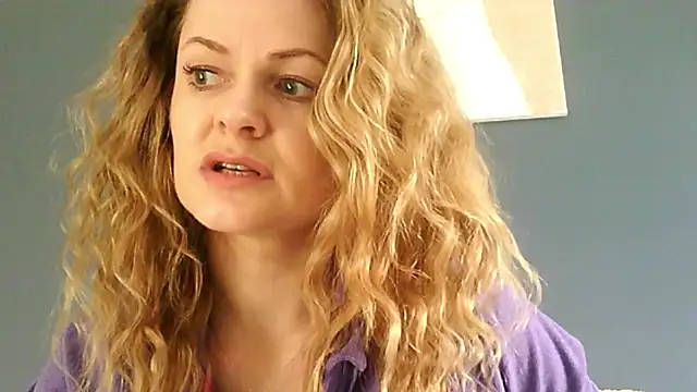 Snapshot of Ginger-bb chatting on April 9, 6:30 am Ginger-bb online show from April 9, 6:30 am
