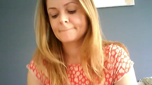 Snapshot of Ginger-bb chatting on April 17, 8:39 am Ginger-bb online show from April 17, 8:39 am