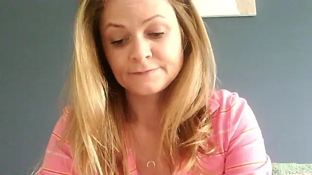 Snapshot of Ginger-bb chatting on April 27, 5:49 am Ginger-bb online show from April 27, 5:49 am