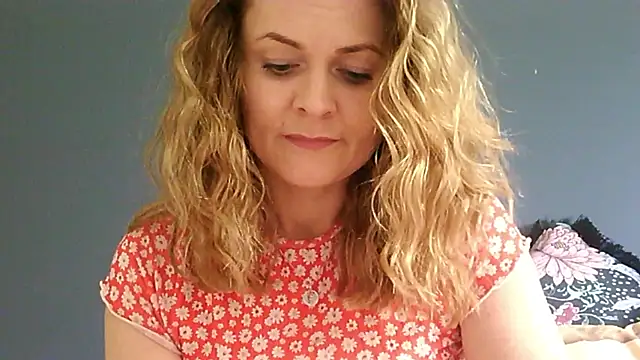 Snapshot of Ginger-bb chatting on June 4, 6:08 am Ginger-bb online show from June 4, 6:08 am