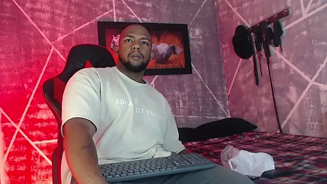 Snapshot of big_blackmen19 chatting on December 4, 2:10 am big blackmen19 online show from December 4, 2:10 am