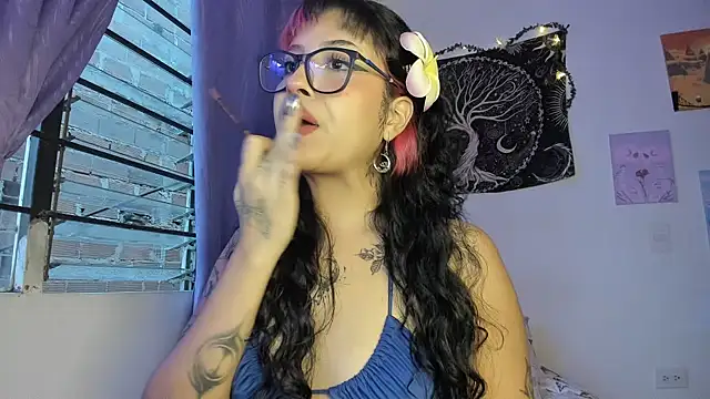 Snapshot of Sweet_mim_ chatting on December 18, 10:49 pm Sweet mim online show from December 18, 10:49 pm