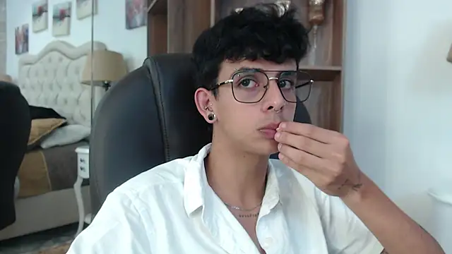 Ibratxandy online show from April 30, 4:57 pm