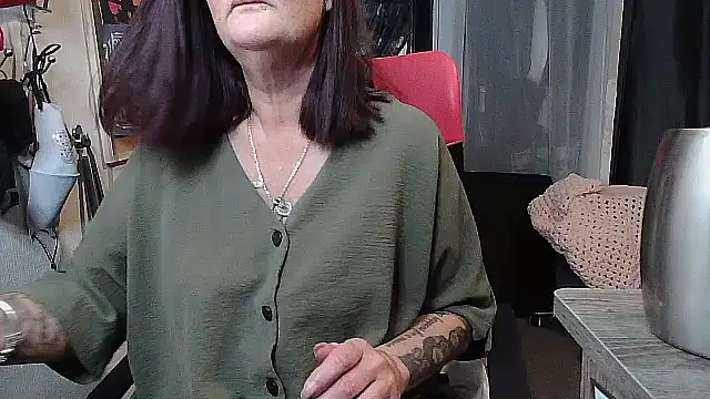 Snapshot of Mistress-Ivy51 chatting on October 28, 5:44 am Mistress-Ivy51 online show from October 28, 5:44 am