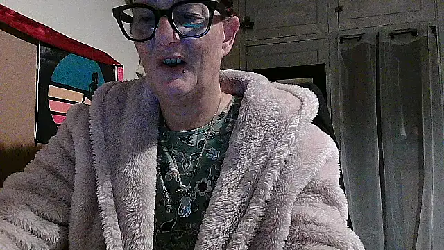 Snapshot of Mistress-Ivy51 chatting on November 17, 6:08 am Mistress-Ivy51 online show from November 17, 6:08 am