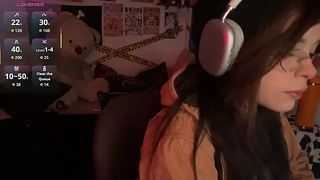 Snapshot of PixelKitty_ chatting on December 1, 4:45 pm PixelKitty online show from December 1, 4:45 pm