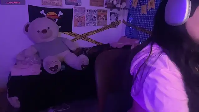 Snapshot of PixelKitty_ chatting on December 5, 6:48 pm PixelKitty online show from December 5, 6:48 pm