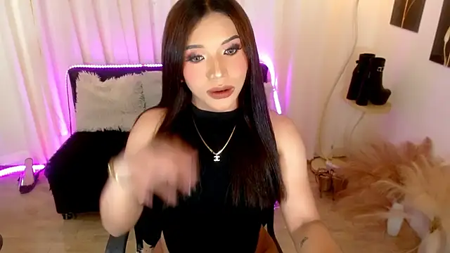 Snapshot of Ubanescka chatting on November 19, 5:35 pm Ubanescka online show from November 19, 5:35 pm