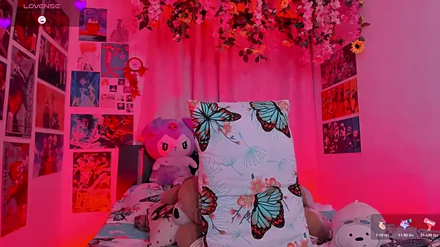 Snapshot of FluffyMelons chatting on October 31, 12:11 am FluffyMelons online show from October 31, 12:11 am