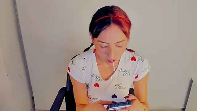 Snapshot of Madison_charlotte chatting on October 25, 6:32 am Madison charlotte online show from October 25, 6:32 am