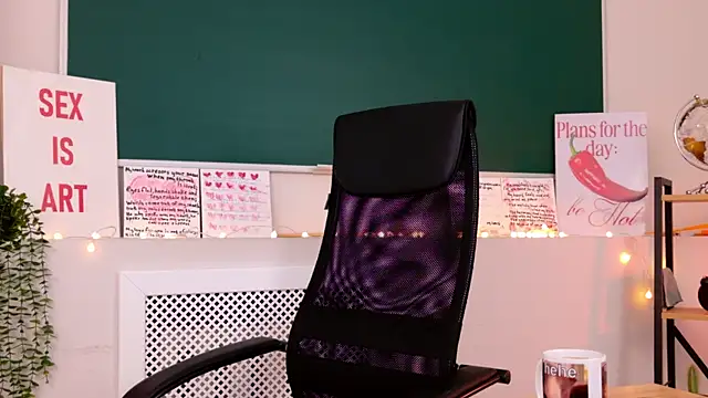 NoraHaynes online show from May 22, 3:02 am