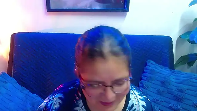 Snapshot of Linda_banks_ chatting on May 9, 1:44 am Linda banks online show from May 9, 1:44 am