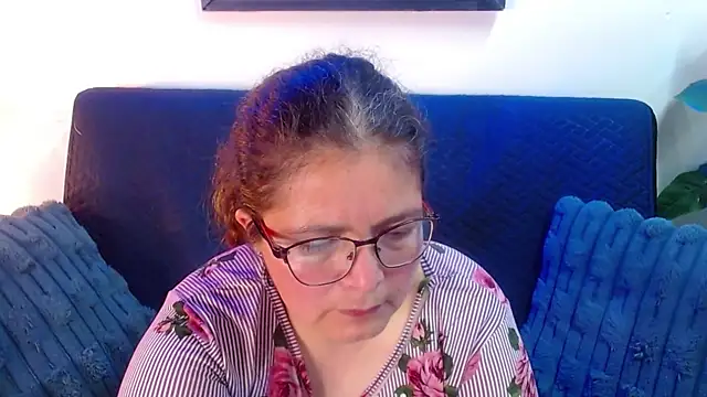 Snapshot of Linda_banks_ chatting on May 21, 1:45 am Linda banks online show from May 21, 1:45 am