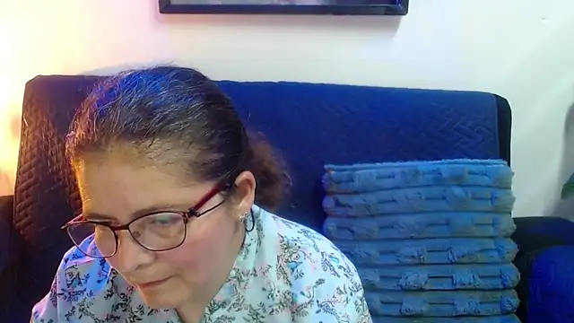 Snapshot of Linda_banks_ chatting on June 1, 12:12 am Linda banks online show from June 1, 12:12 am