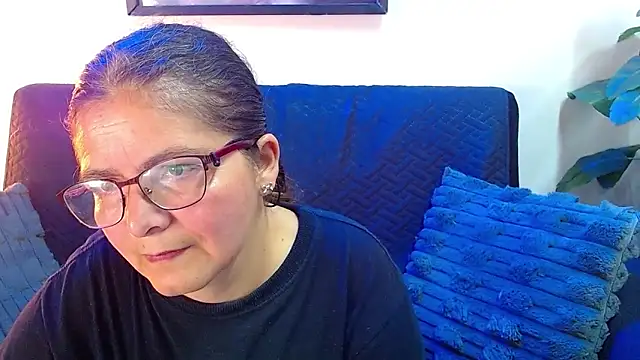 Snapshot of Linda_banks_ chatting on June 6, 1:43 am Linda banks online show from June 6, 1:43 am
