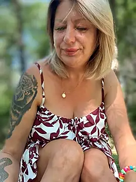 Snapshot of Milena-MilfaXXX chatting on July 6, 2:52 am Milena-MilfaXXX online show from July 6, 2:52 am