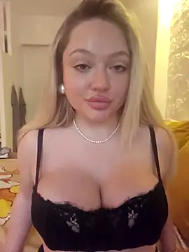 misstitmouseofficial online show from October 19, 1:56 pm