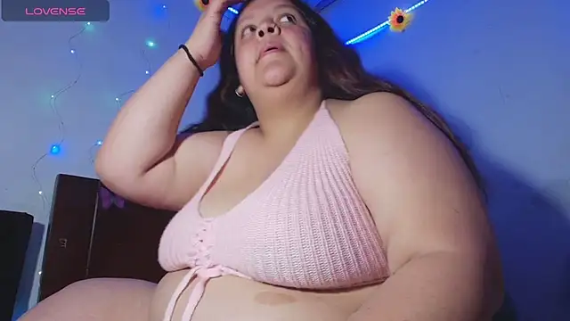 Snapshot of Julieta_Big chatting on May 25, 3:07 pm Julieta Big online show from May 25, 3:07 pm