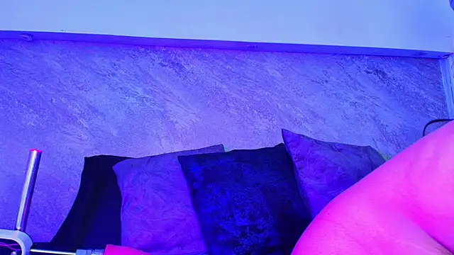 Snapshot of Dixie_grey1 chatting on June 24, 2:38 pm Dixie grey1 online show from June 24, 2:38 pm