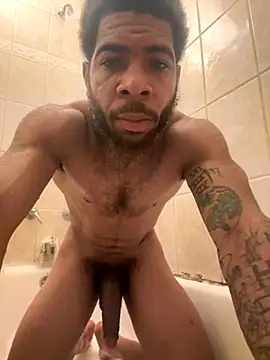 Snapshot of 1mistaGoodWood chatting on November 25, 11:32 am 1mistaGoodWood online show from November 25, 11:32 am