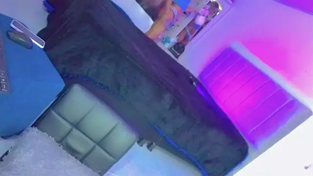 HANNAH BACKERS online show from November 15, 1:40 pm