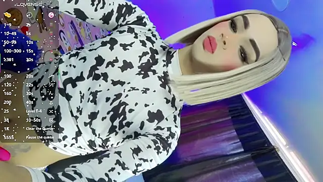 HANNAH BACKERS online show from December 5, 2:58 pm