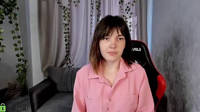 MalvinaDream online show from August 4, 2:37 am