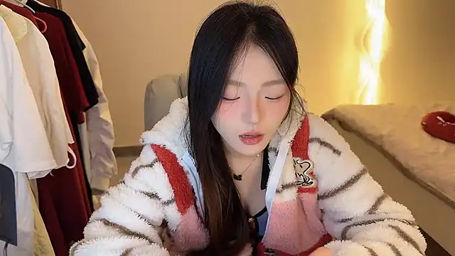 Robin-o3 online show from October 18, 4:41 pm