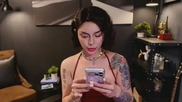 Snapshot of LUNACOCKSLAYER chatting on October 7, 9:34 pm LUNACOCKSLAYER online show from October 7, 9:34 pm