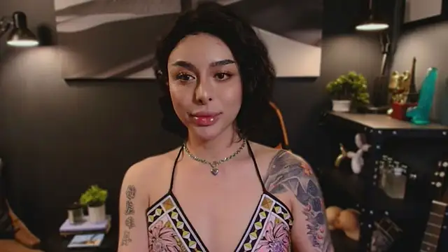 Snapshot of LUNACOCKSLAYER chatting on October 11, 1:49 am LUNACOCKSLAYER online show from October 11, 1:49 am