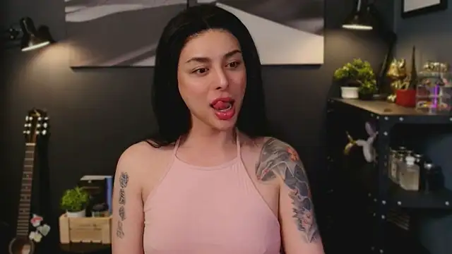 Snapshot of LUNACOCKSLAYER chatting on October 29, 11:12 am LUNACOCKSLAYER online show from October 29, 11:12 am