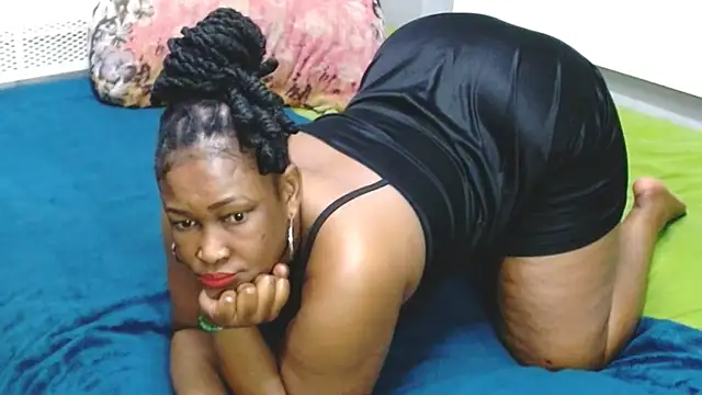 NaughtyMILFxox online show from July 15, 6:57 pm