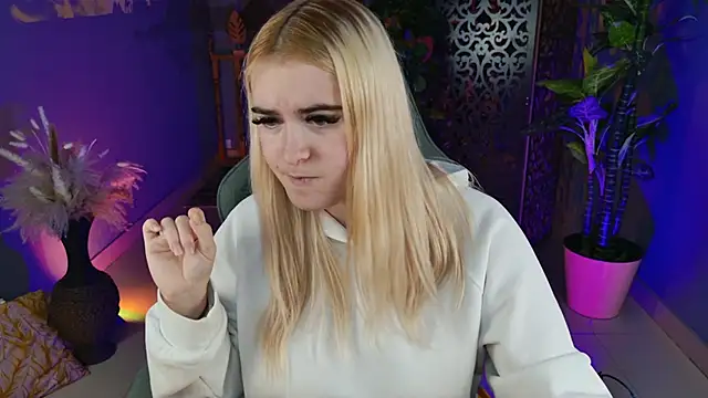 Snapshot of Stef_Nicks chatting on November 8, 9:09 am Stef Nicks online show from November 8, 9:09 am