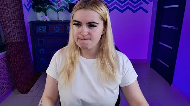 Snapshot of Stef_Nicks chatting on November 23, 9:09 am Stef Nicks online show from November 23, 9:09 am