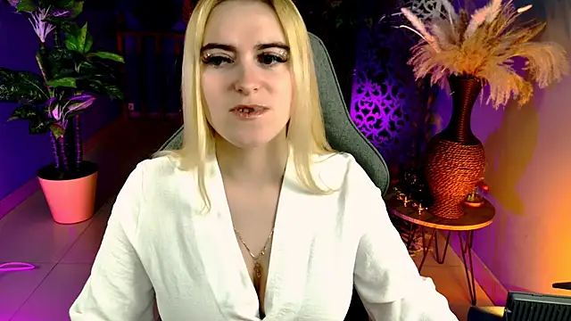 Snapshot of Stef_Nicks chatting on May 4, 9:05 am Stef Nicks online show from May 4, 9:05 am