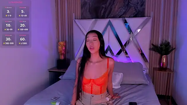 Snapshot of Sussyrosse_ chatting on December 4, 9:45 pm Sussyrosse online show from December 4, 9:45 pm