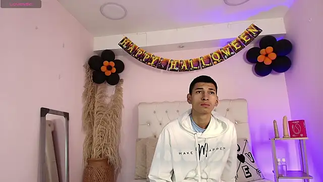 Snapshot of AmelieAndAce chatting on October 29, 12:51 pm AmelieAndAce online show from October 29, 12:51 pm