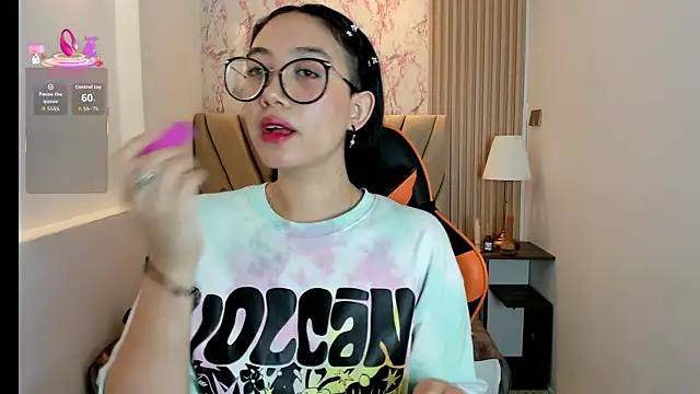 Snapshot of Yuna__Min chatting on September 12, 7:25 pm Yuna  Min online show from September 12, 7:25 pm